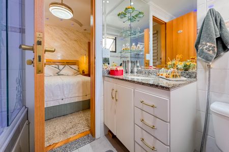 Apartamento à venda com 81m², 2 quartos e 1 vaga Apartamento à venda com 81m², 2 quartos e 1 vagaBanheiro da Suíte