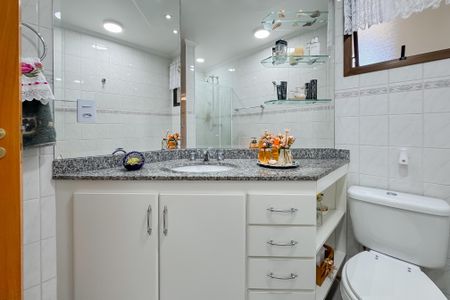 Apartamento à venda com 81m², 2 quartos e 1 vaga Apartamento à venda com 81m², 2 quartos e 1 vagaBanheiro Corredor