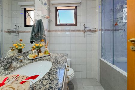 Apartamento à venda com 81m², 2 quartos e 1 vaga Apartamento à venda com 81m², 2 quartos e 1 vagaBanheiro da Suíte