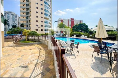 Apartamento à venda com 81m², 2 quartos e 1 vaga Apartamento à venda com 81m², 2 quartos e 1 vagaPiscina