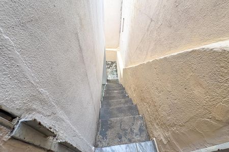 Casa para alugar com 156m², 3 quartos e 2 vagas Casa para alugar com 156m², 3 quartos e 2 vagasEscada