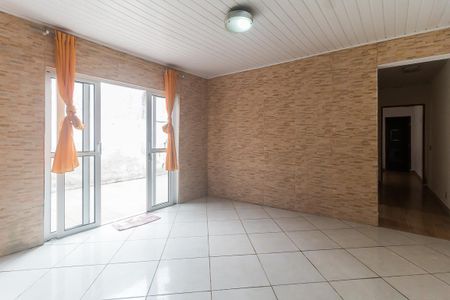 Casa para alugar com 120m², 3 quartos e 2 vagas Casa para alugar com 120m², 3 quartos e 2 vagasSala