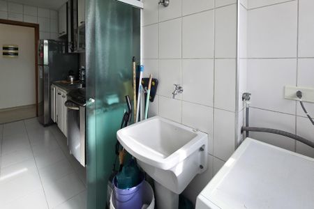 Apartamento à venda com 68m², 3 quartos e 1 vagaÁrea de Serviço