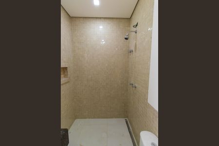 Casa de condomínio para alugar com 585m², 5 quartos e 6 vagas Casa de condomínio para alugar com 585m², 5 quartos e 6 vagasBanheiro da Suíte 3