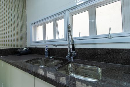 Casa de condomínio para alugar com 585m², 5 quartos e 6 vagas Casa de condomínio para alugar com 585m², 5 quartos e 6 vagasCozinha