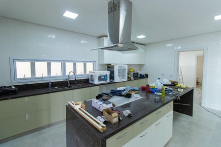 Casa de condomínio para alugar com 585m², 5 quartos e 6 vagas Casa de condomínio para alugar com 585m², 5 quartos e 6 vagasCozinha