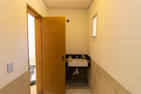 Casa de condomínio para alugar com 585m², 5 quartos e 6 vagas Casa de condomínio para alugar com 585m², 5 quartos e 6 vagasBanheiro da Suíte 2