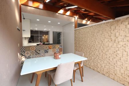 Casa à venda com 188m², 3 quartos e 3 vagasQuintal