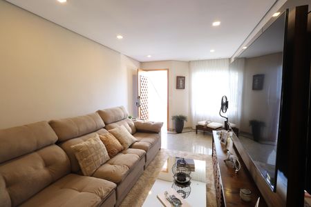 Casa à venda com 188m², 3 quartos e 3 vagasSala