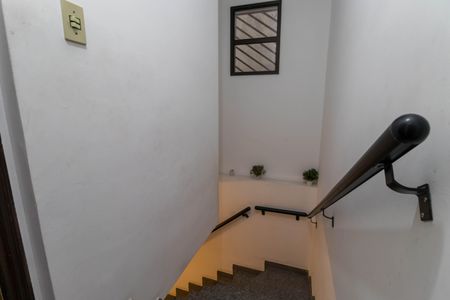 Casa à venda com 180m², 3 quartos e 2 vagasEscada de acesso
