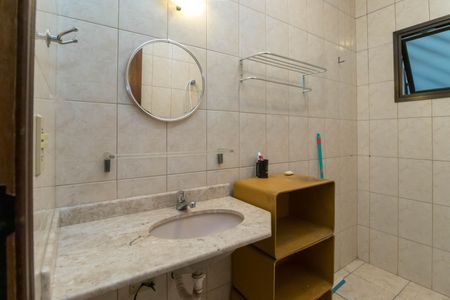 Casa à venda com 180m², 3 quartos e 2 vagasBanheiro