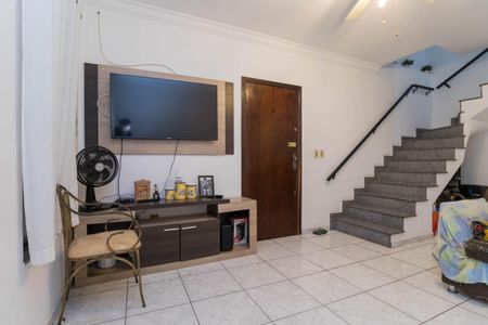 Casa à venda com 180m², 3 quartos e 2 vagasSala