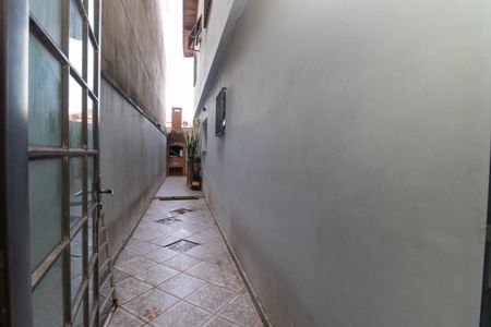 Casa à venda com 180m², 3 quartos e 2 vagascorredor externo