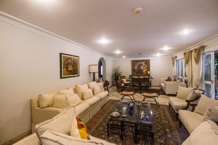 Casa à venda com 790m², 4 quartos e 6 vagasSala