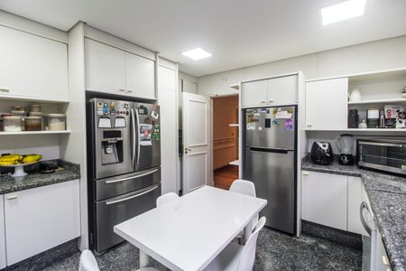 Casa à venda com 790m², 4 quartos e 6 vagasCozinha