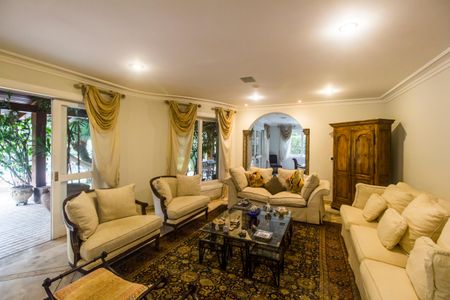 Casa à venda com 790m², 4 quartos e 6 vagasSala