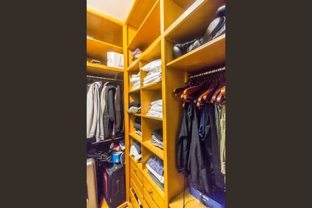 Casa à venda com 790m², 4 quartos e 6 vagasCloset da suíte 2