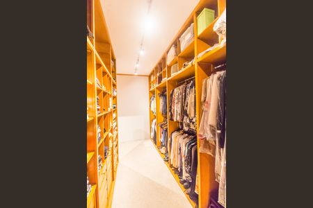 Casa à venda com 790m², 4 quartos e 6 vagasCloset da suíte 1