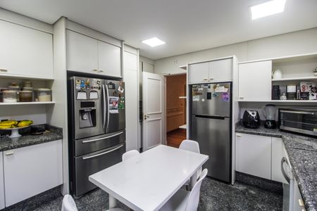 Casa à venda com 790m², 4 quartos e 6 vagasCozinha