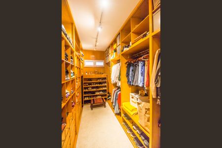 Casa à venda com 790m², 4 quartos e 6 vagasCloset da suíte 1