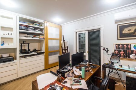 Casa à venda com 790m², 4 quartos e 6 vagasEscritório