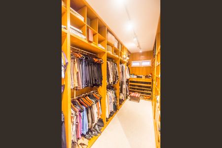 Casa à venda com 790m², 4 quartos e 6 vagasCloset da suíte 1