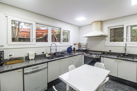 Casa à venda com 790m², 4 quartos e 6 vagasCozinha