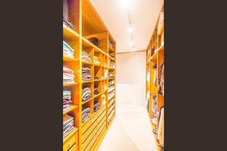 Casa à venda com 790m², 4 quartos e 6 vagasCloset da suíte 1