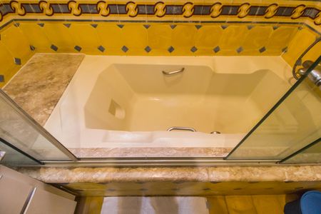 Casa à venda com 790m², 4 quartos e 6 vagasBanheiro da Suíte 2