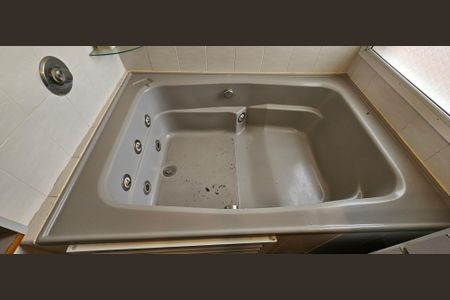 Apartamento à venda com 340m², 4 quartos e 4 vagasBanheiro da Suíte 1