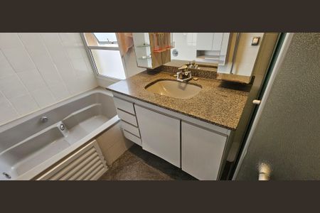 Apartamento à venda com 340m², 4 quartos e 4 vagasBanheiro da Suíte 1