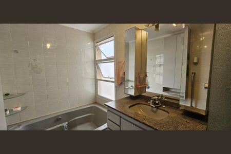 Apartamento à venda com 340m², 4 quartos e 4 vagasBanheiro da Suíte 1