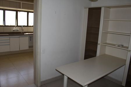 Apartamento à venda com 270m², 2 quartos e 3 vagasCopa