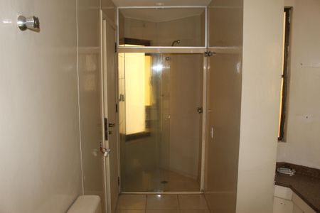 Apartamento à venda com 270m², 2 quartos e 3 vagasBanheiro da Suíte 2