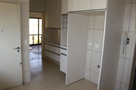Apartamento à venda com 270m², 2 quartos e 3 vagasCozinha