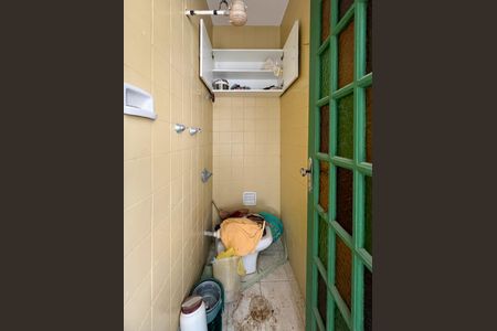 Apartamento à venda com 180m², 2 quartos e 1 vaga Apartamento à venda com 180m², 2 quartos e 1 vagaBanheiro de serviço