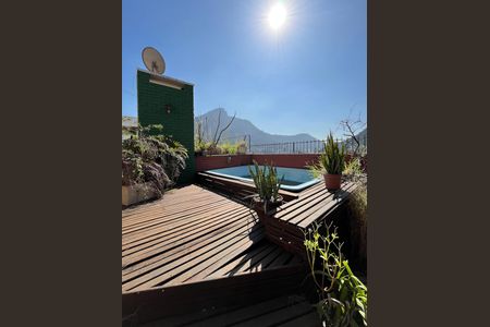 Apartamento à venda com 180m², 2 quartos e 1 vaga Apartamento à venda com 180m², 2 quartos e 1 vagaPiscina