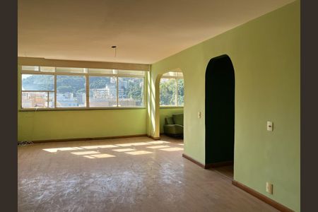 Apartamento à venda com 180m², 2 quartos e 1 vaga Apartamento à venda com 180m², 2 quartos e 1 vagaSala