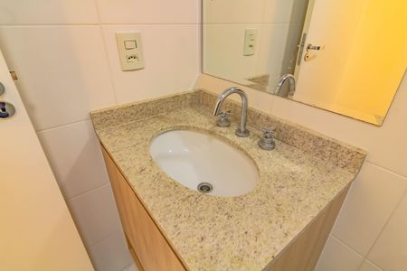 Apartamento à venda com 66m², 2 quartos e 1 vagaBanheiro Social