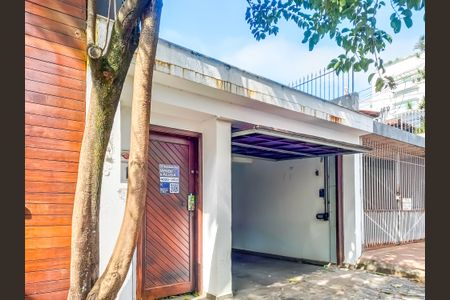Casa para alugar com 330m², 3 quartos e 2 vagasFachada