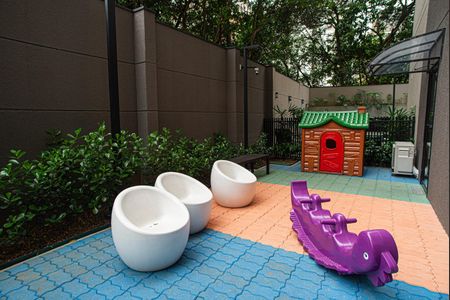 Apartamento para alugar com 39m², 2 quartos e sem vaga Apartamento para alugar com 39m², 2 quartos e sem vagaÁrea comum - Playground
