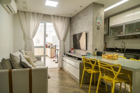 Apartamento à venda com 91m², 2 quartos e 1 vaga Apartamento à venda com 91m², 2 quartos e 1 vagaSala
