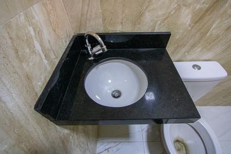 Apartamento à venda com 56m², 2 quartos e 1 vaga Apartamento à venda com 56m², 2 quartos e 1 vagaBanheiro social