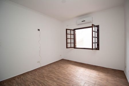 Casa à venda com 130m², 3 quartos e 3 vagas Casa à venda com 130m², 3 quartos e 3 vagasSuíte