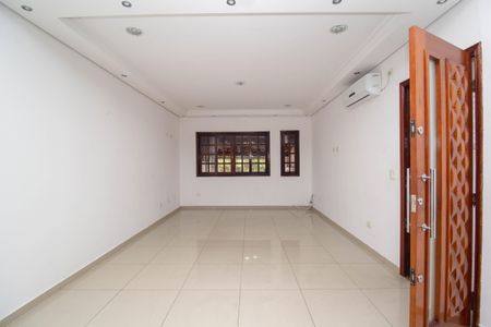 Casa à venda com 130m², 3 quartos e 3 vagas Casa à venda com 130m², 3 quartos e 3 vagasSala