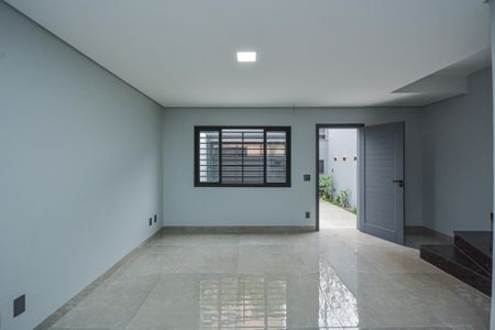 Casa à venda com 102m², 3 quartos e 2 vagasSala