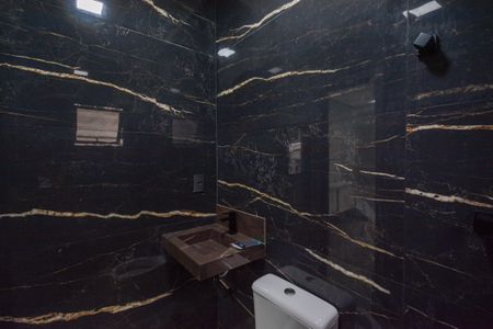 Casa à venda com 102m², 3 quartos e 2 vagasBanheiro da Suíte 1