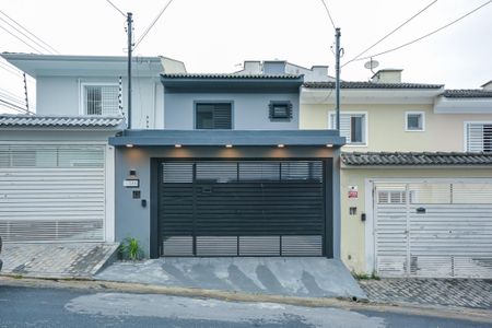 Casa à venda com 102m², 3 quartos e 2 vagasFachada