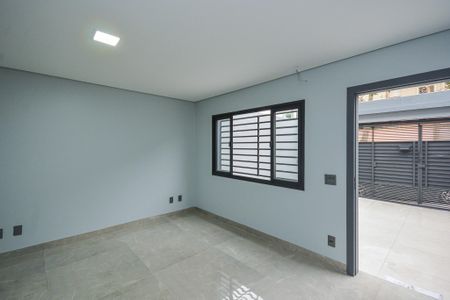 Casa à venda com 102m², 3 quartos e 2 vagasSala