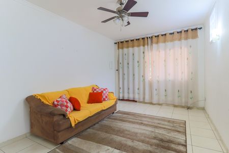 Casa à venda com 100m², 3 quartos e 4 vagas Casa à venda com 100m², 3 quartos e 4 vagasSala
